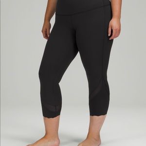 LULULEMON Black Wunder Under Scalloped Hem High-Rise Crop 23”